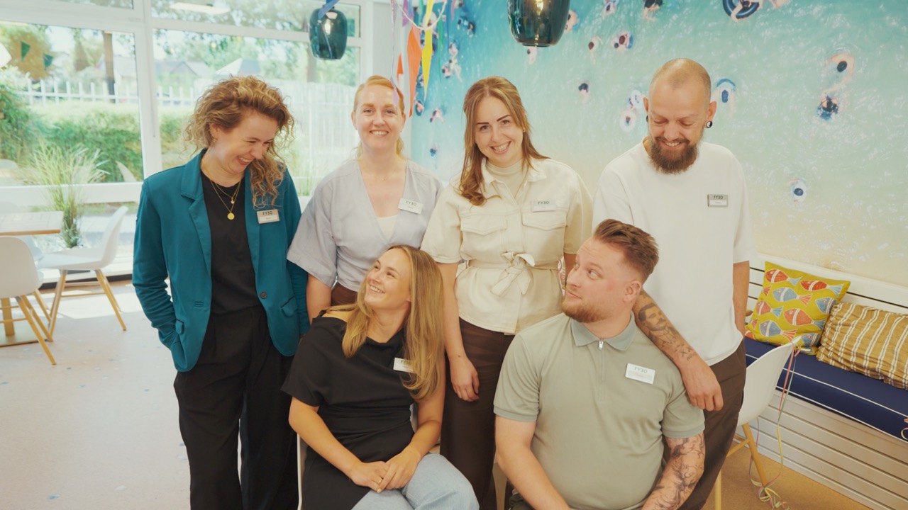 Het team van FYEO samen op de foto in de kliniek